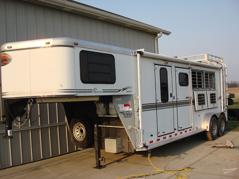 2004 Sundowner 3 Horse Trailer LQ